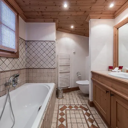 A Avec Piscine, Jacuzzi Et Vue Panoramique Шале